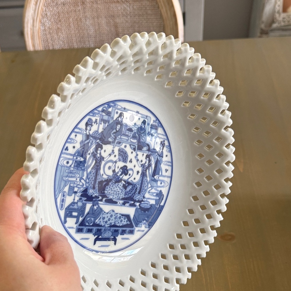 💙🤍White and Blue Decorative Porcelain Dish, Vintage, Display - Picture 7 of 8